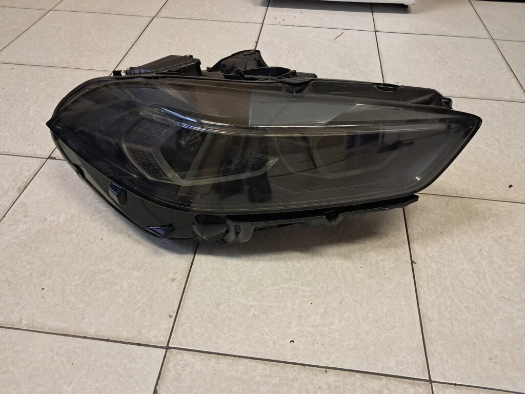 M2 LED-Adaptive Left side-Headlight